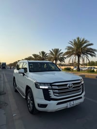 للبيع لاندكروز موديل 2023  SAS    تطبيق ثلاث شاشات رقم بغداد بسمي  مكف...