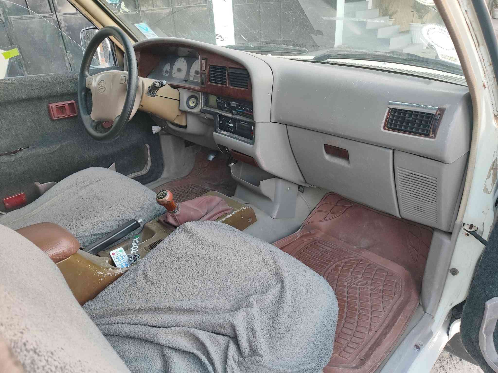 دێر بۆفرۆشتن 2006 ڕقم کرکوک سەنەوی کارتونی  بەس بەشەرتی ئەوەلیات ئەیفرۆشم بۆتەحویل نازانم بەخوا ناوزەرد تابڵێی جوانە ناوی کابریتەر سەیارەکە هیچی پێوەنیە خایسی نیە بەشەرت تەنها شوێن لەزگەکەی خۆم پەمپم کردوتەوە چوارتایەی لۆک لۆکی لەسەرە سپێر لەگەڵە هەموگیانی ئیشدەکات تابڵێی جوانە ماشڵا سعری کۆتای 28گڵایە لەتەکیە دانیشم ***********
