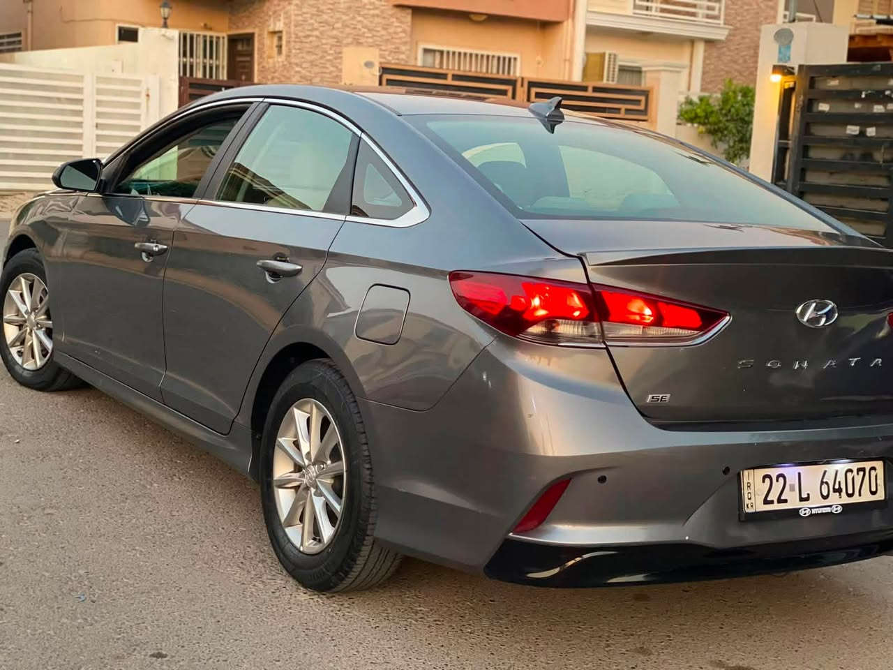 سلام عليكم
‎للبيع🔴سوناتا. sonata

‎موديل:2019🇺🇸

‎محركgdi:  2400

عداد المسافة: 85 الف mi

‎رقم . (اربيل).  64070

‎المواصفات LE: تحكم سترين-كامرة دوار- رادار- مانع انزلاق

‎الحادث: خلفي جنطة وجاملغ امامي تعديل 
السيارة بدون لغد بدون شاصي ايرباك استيرن ودشبول 
تخم تاير جديد باتري جديد كير -محرك -صدر -تبريد 
‎🔴توجد شخوط فقط ببعض الاماكن بسيطه

‎مكان السيارة بغداد. ( قرب مرور التاجيات او مطار المثنى ) 
‎رقم الهاتف : ***********
السعر :11300 بيها مجال بسيط
