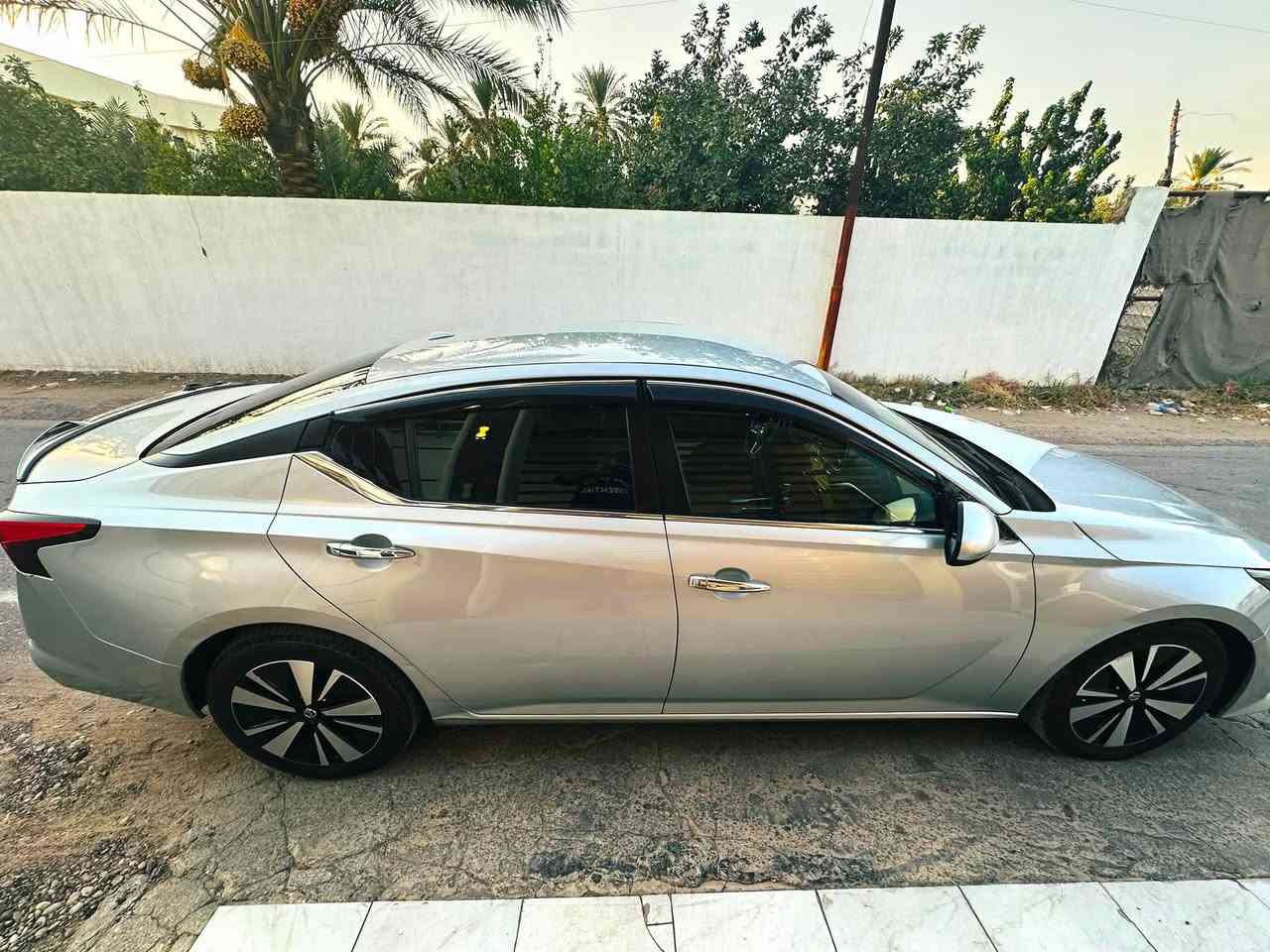 🛑للبيع: نيسان التيما 2021 (وارد أمريكي)
 المحرك: 4 سلندر  2500 (نشاط واقتصادية)
 -المواصفات: سيارة كاملة مكملة من كلشي، ما بيها أي نقص وجاهزة.
-بصمة تشغيل عن بعد.
 -التبريد: ثلج.
 -الضرر:
 بنيد مبدل فقط.
 شخط بباب الخلفي للسايق.
 شبر صبغ بالچاملغ الخلفي جهة السايق.
-للإستفسار:
واتساب و اتصال على الرقم: ***********
