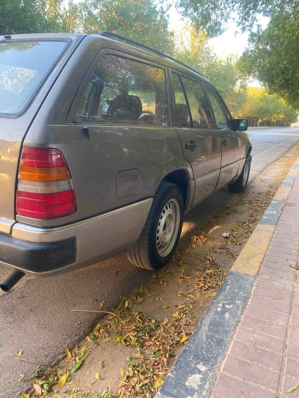 سلام عليكم 
مارسيدس دب ستيشن مديل 1988 رقم كربلاء
مكينه محور 2500ديلكو جديده والكير حاويه جديد ثنينهن كفاله حداديه نضيفه قواعد دبل سليمات السياره صبغ عام جماليه دواخل نضاف سياره جاهزه محوره غاز ماكو صرف 
عوزه كبريسر تبريد/مكاني نجف /كوفه /حي المتنبي /رقمي
*********** /السعر 65
