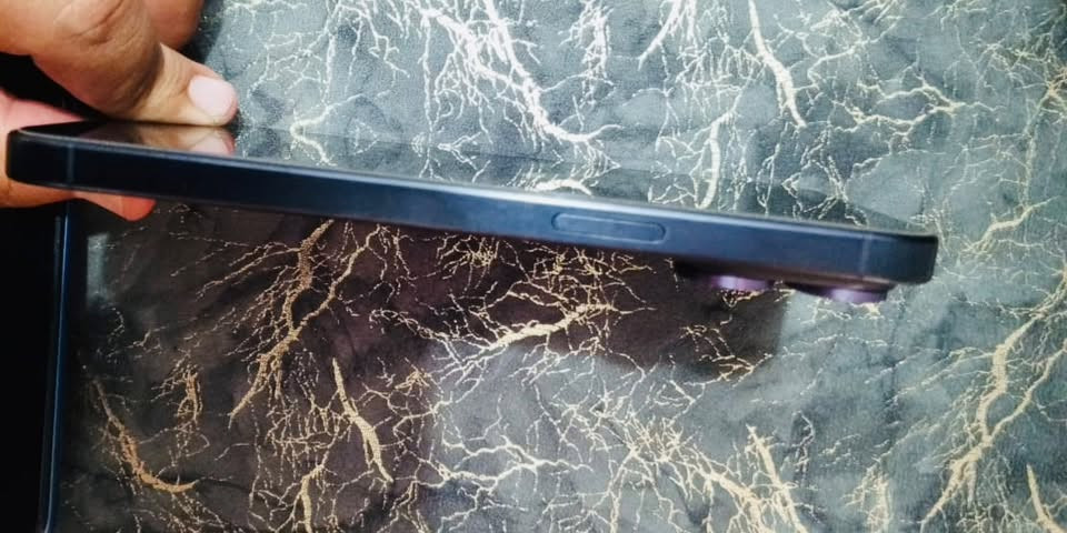 iPhone 15 Pro Max
عربي شرق اوسط AA/A
خط واحد 
ذاكرة 256
بطارية 83 

وتر بروف لا مفتوح ولا داخل صيانة 
السعر 950الف 
مكاني بغداد 
***********
