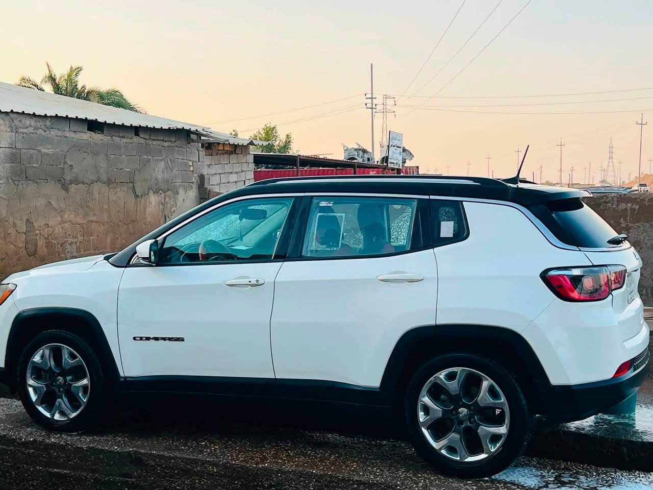 🚘 JEEP COMPASS 2020 Limited 2.4
جيب كومباس 2020 ليمتد محرك 2400
لون أبيض / داخلية سوداء
فل مواصفات ما عدا الفتحة

🔹 ضرر السيارة:
ضرر بونيد معدل فقط بدون تبديل أي قطعة بالسيارة.

🔹 المواصفات:

•  محرك 2400 CC
•  سقف أسود
•  دبل أكسل
•  بصمة + أبواب بصمة
•  تشغيل عن بُعد
•  شاشة كبيرة
•  كاميرا خلفية
•  مقاعد جلد
•  مقاعد كهربائية مع هيتر
•  تحديد مسار
•  تحديد سرعة (Cruise Control)
•  رادار
•  أنظمة قيادة متعددة
•  بلاجكتور زينون
•  تبريد فول بلادي
•  غاز جديد 1234 فرنسي
•  تبريد قطعتين
طخم تاير جديد 

📌 رقم السيارة ميسان
📌 مكان السيارة حالياً: ذي قار
📌 السيارة باسمي، والتحويل خلال يوم واحد.

📞 للمزيد من المعلومات:
***********
