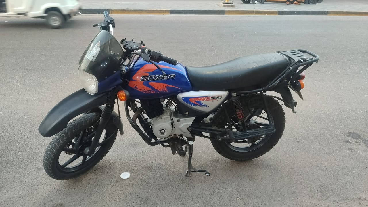 دراجه البيع بوكسر موديل 23 رقم سنويه مو بسمي بسم ولد تحويل ثاني يوم السعر مليونين المحرك مجفت شريكه يعني كلشي اصلي وضمان كلشي شغال كهربيات فوله ***********

