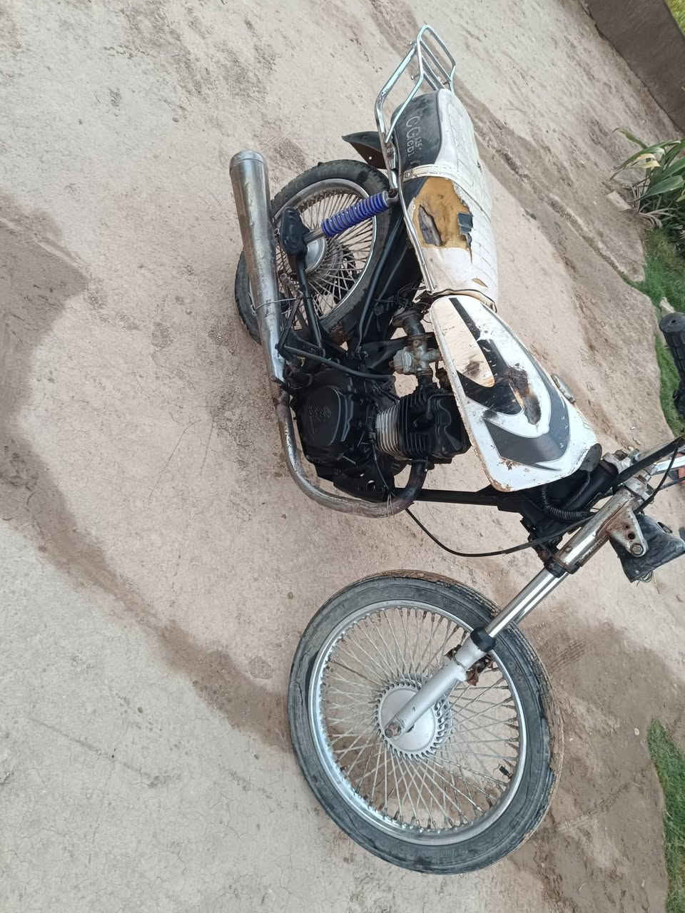 سلام عليكم شباب دراجه للبيع مكاني حمزه لغربي سعر 150وبيهه محال رقمي ***********
