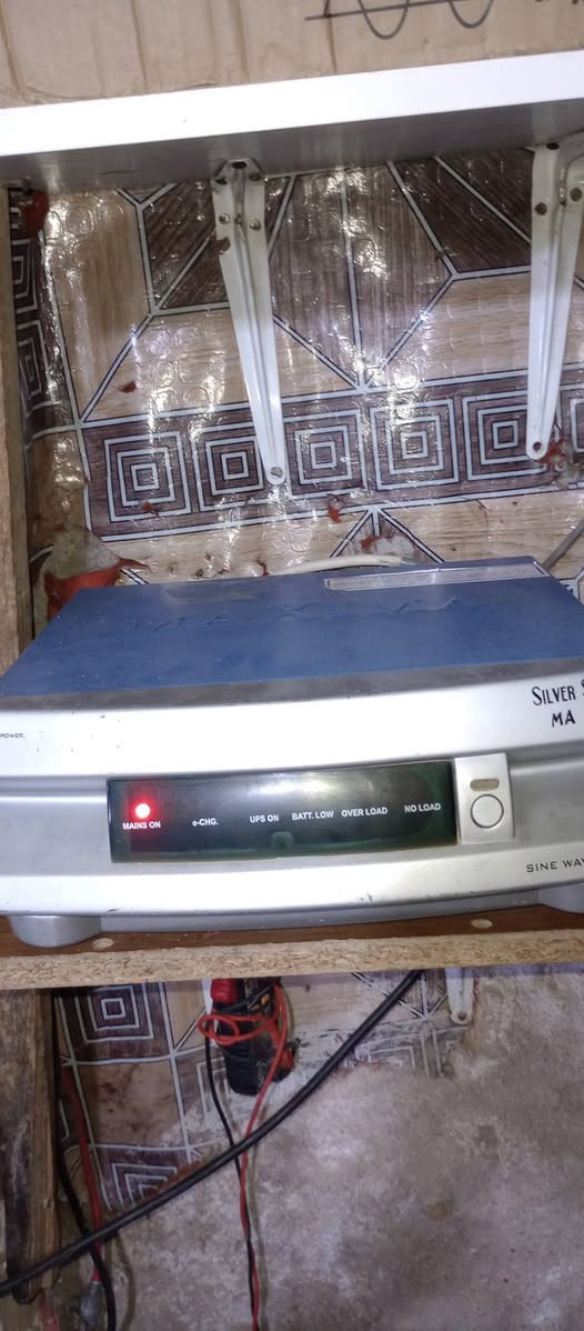 السلام عليكم عاكسه ملزمه 850 اربعه امبير 4 مع بطاريه النعجل ابو ال 200 امبير راعيها كان طارقها وشغاله حاليا ما مصلحه مكاني نجف ***********
