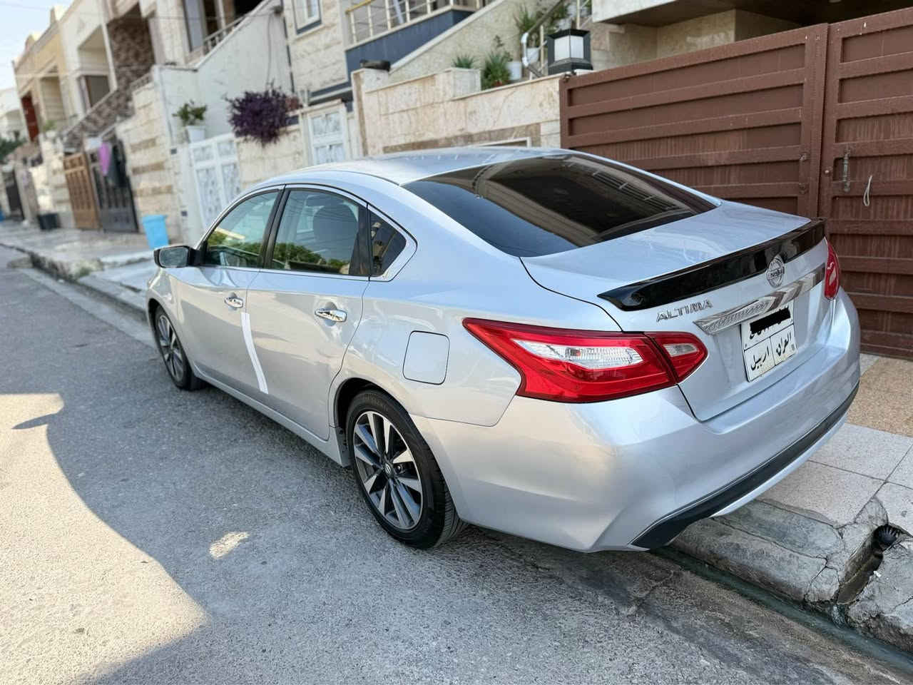 نيسان ئالتیما ٢٠١٧ 

گێر و مەكینە تەبرید بەردی گزۆز بەشەرت 

بۆنیت و چاملغ سبوغە رسمی سۆنەرم داناوە 

فەحس و هەزە نوێیە بەناوی خۆمە 

سیارەكە جائزە ٩٨ هەزار رۆشتوە ئێرباگ تەنها سوكان 

سعری فرۆشتن ١٠٧ ورقە مەجال 

            .***********. أربيل, العراق
