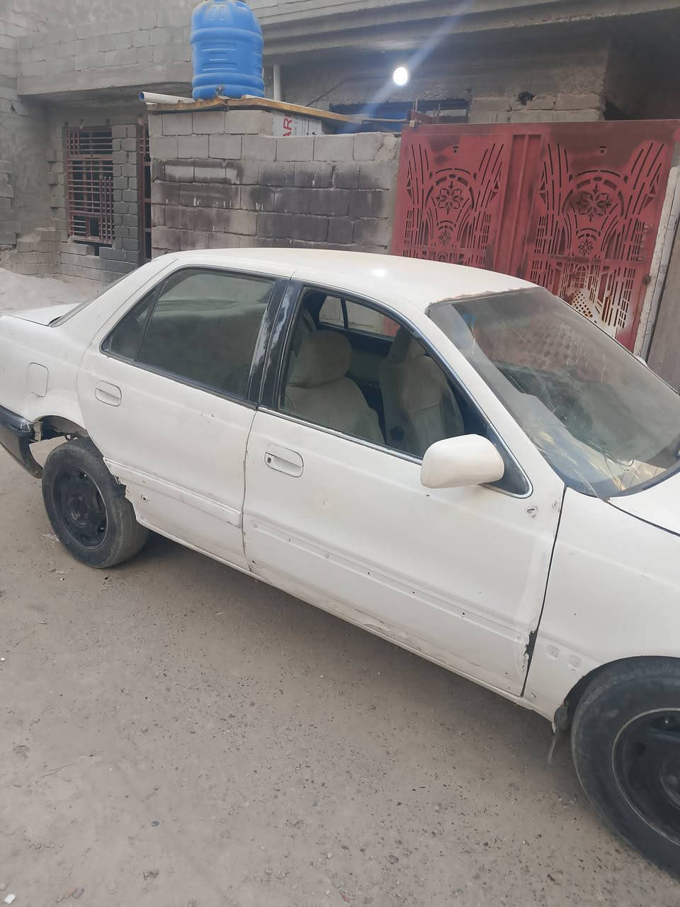 سياره للبيع السعر 15ورقه موديل 92 رقمها كربلاء وهذا رقمي ***********
