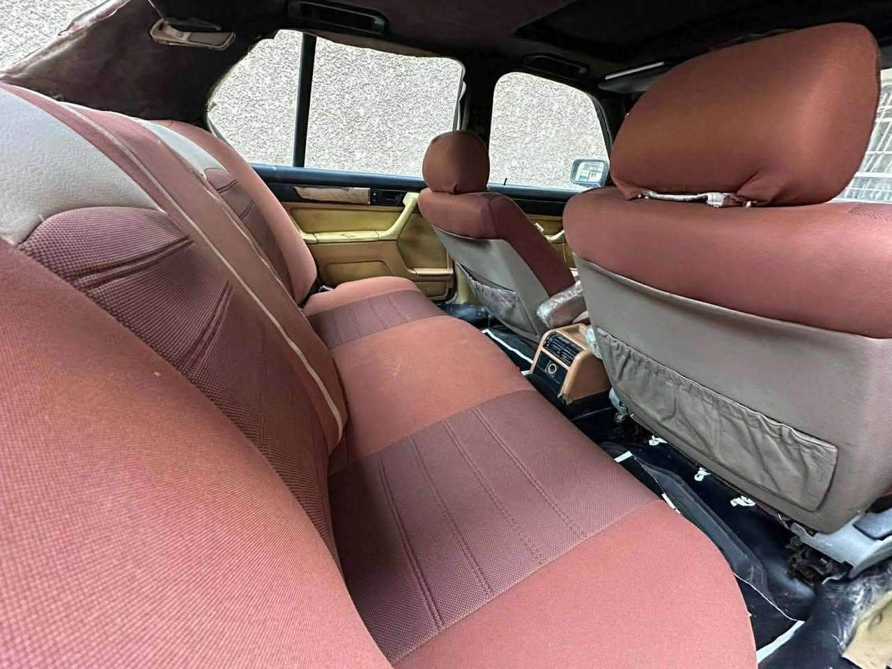 بي ام. موديل 92 حجم 740 مكينه 8 اصل  رقم بغداد انكليزي بااسمنه تحويل مباشر كير محرك. حداديه شرط كهربائيات كلها شغاله تخم. تاير جديد ويل خليه سياره جاهزه نقص فقط تبريد ترايك لعمان 😂سعر 45 وبيها مجال بسيط للشراي حك. جيته مكان. بابل ***********
