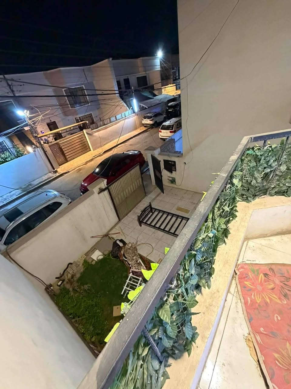 للايجار السيديه مربع الكهرباء
٢٠٠ متر لبيت نضيف جدا 

يحتوي كراج صاله مطبخ هول خدمات عدد

٢ وغرف نوم عدد٤ ايجاره ١٦٥٠ بي مجال 

***********
