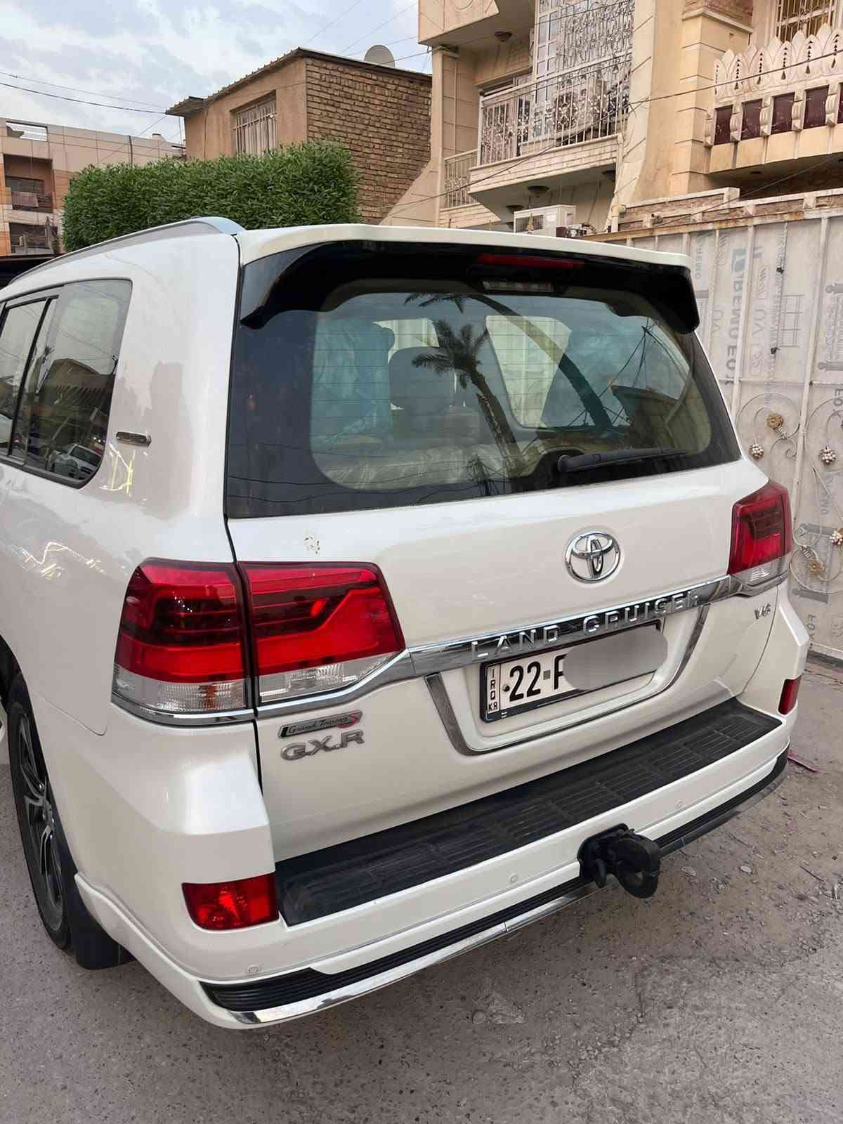 السلام عليكم....
تويوتا لاندكروز  موديل 2021شركات ٦سلندر رقم اربيل سنوية بأسمي هزة وفحص جديد بيها بارد الباب الخلفي 
موصفات 
٢ ايرباك 
جنطةكهرباء 
٤كامرات 
كمبريسر هواء 
سلايد روف 
السعر / 445 $ 
الإتصال/ ***********

