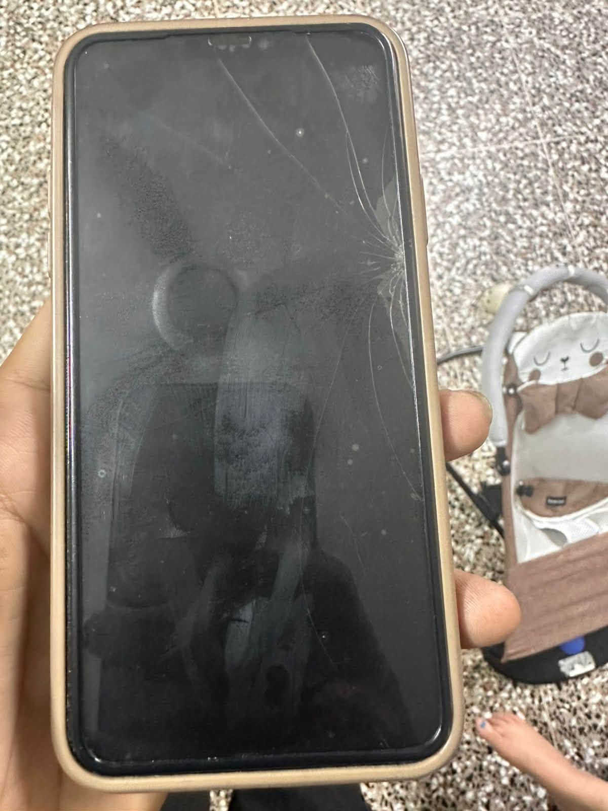 السلام عليكم ايفون ١١برو ماكس ذاكره ٥١٢ كله شغال فيس ايدي نت كامرات جهاز مبدل بطاريه فه شحن انسه وعندك الساسه مكسور الكلاسه اني كلك شاسه  بس مامثره فطور بس جهاز باقي كله شغال فقط هذن بي سعره ٢٨٠ وبي مجال مكاني بغداد رقمي واتساب فقط *********** عل خط ***********

