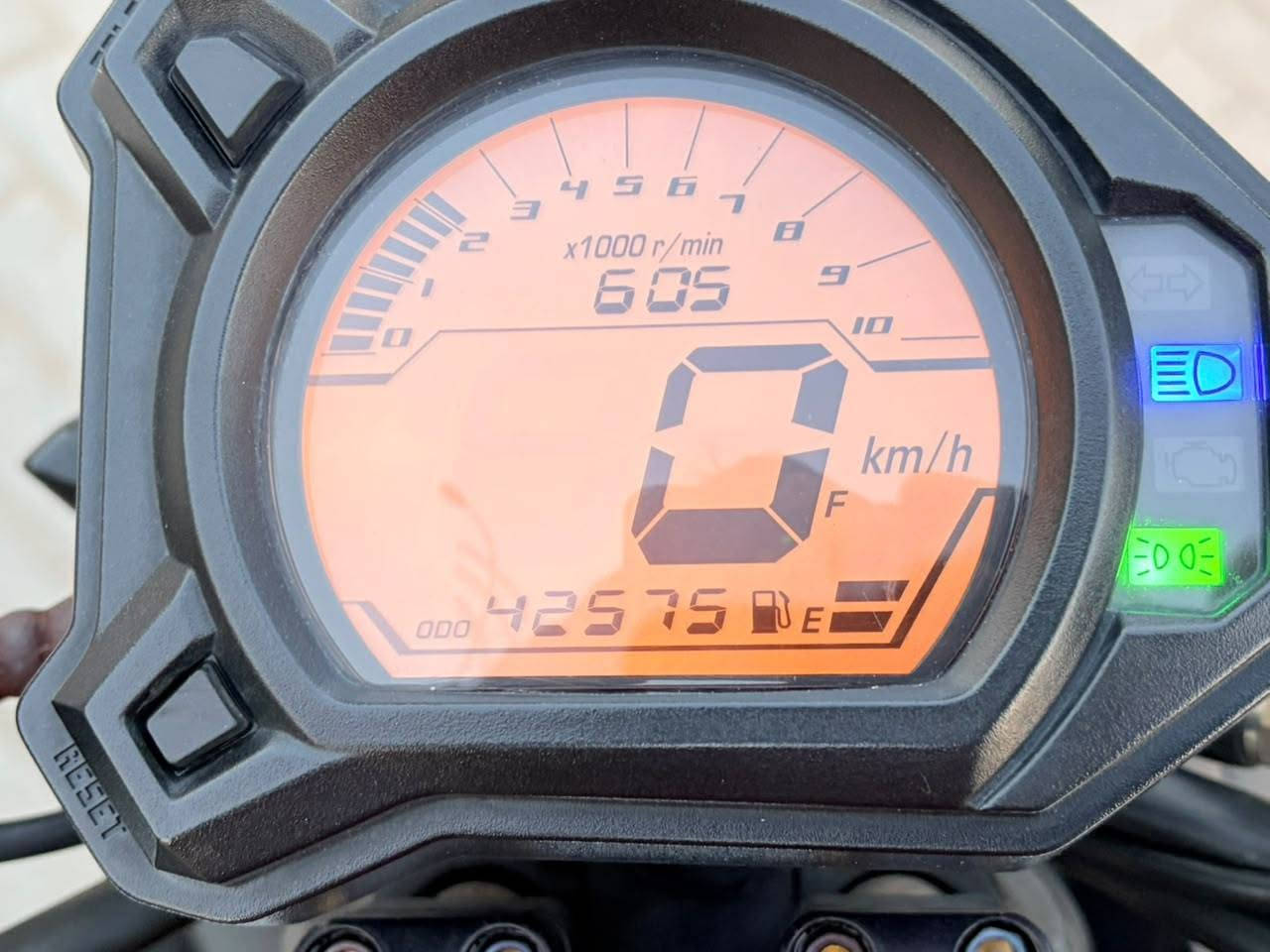 Yamaha BWSR.125CC
يوماها سكنز جبلي حديث 
125cc
وضع وكاله 
عليه تزويد ابلاد 
كلشي واضح بلصور 
لاخاص ولامستعجل (سوالف القفاصه)
السعر ٢ مليون و٣٠٠ الفة
وبيه مجال قليل لشراي 
بغداد الكرخ 
***********
