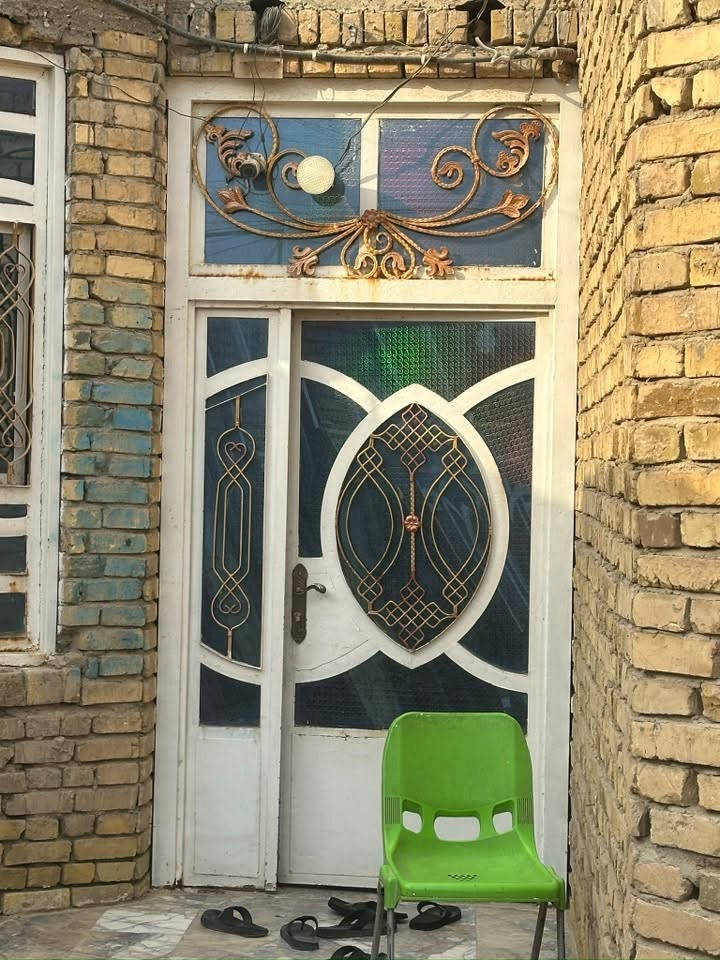 ومحجر وبعد ابواب كلهن مفتوحات للبيع 
حي اريدو ***********
