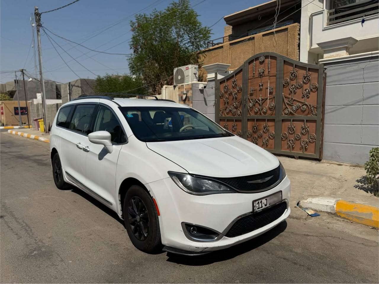 السلام عليكم كلايسلر باسفكا 
كرايسلر باسفيكا موديل 2018 ابيض بغداد كامل tuoring L مواصفات كير ومكينه كفاله 
 ماعده الفتحة""
سنويه وهزة جديدة لل2030

حادث موضح بالصور والسونار بالصور قطعه وحده بدون دواخل

الرقم : بغداد  خصوصي..
- محرك 6 سلندر 3600
- ويل كب حجم 17
- كار بلي
- بصمة للأبواب الاربعة مع بصمة للجنطة
- حساسات خلفية اصل
- كاميرا خلفية اصل دوارة مع الستيرن
- حساسات الاجتياز الجانبية
- كشافات دعامية اصل
- بصمة تشغيل وتشغيل عن بعد
- قبق الجنطة  شفط
- ابواب جانبية كهربائية الحركة متعددة الفتح والغلق
- كشنات جلد اسود
- -تحكم كهربائي متكامل لمقعد السائق
- تحكم ستيرن جهتين مع مجموعة ايعازات
- شاشة دشبول كبيرة تحتوي مجموعة من الايعازات
- السيارة 7 راكب مع 3 قطع تبريد
- رادار جانبي 
- توقف ذاتي عند الرجوع .
-نضام صدمه

 السعر 178 وبيها مجال

مكان السيارة الصويرة 

للاستفسار الاتصال على  ***********

