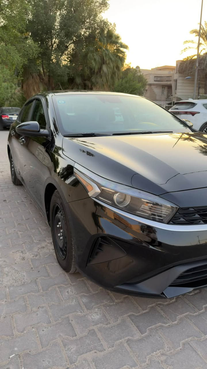 السلام عليكم للبيع كيا فورتي 2023 وارد امريكي حادث بسيط باب خلفي وهلال ومصبوغ على كدها محرك 2000 ماشية 52 السيارة جديدة وبدون نقص رقم بغداد بسمي السعر 138 وبيها مجال حك الجية للاستفسار *********** مكاني بغداد التاجيات قرب المرور

