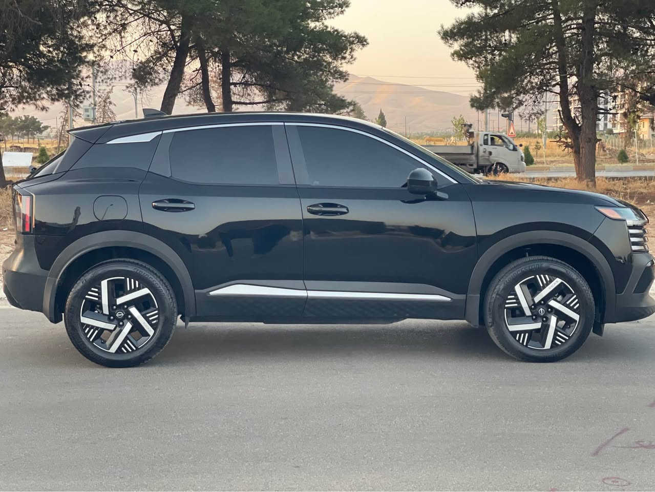 Nissan kicks 2025 Sv

مەکینە گەورەی ٢٠ بێ تۆڕبۆ بێ دەبڵ ئەکسل نەوعە مەڕغوبەکەیەتی
دوو شاشەی گەورە 
پێش. و دوا و لاتەنیشت کامل ڕادار 
بەصمە و شوێن شەحن
پێشی کەپسە هیچ ئەیرباگێکی نەتەقیوە
تەنها ١٥ هەزار ڕۆشتووە 
هەموو گیانی بەشەرت لەسەر دەقی شەریکە ماوەتەوە
ژمارەکاتی زیاتر لە ٨٠ ڕۆژی تیاماوەتەوە .
تەنها دوو پەڵەی بۆیاخە ( پەڵەیەکی چەمەلەغی دواوە سەکن لەگەڵ پەڵەیەکی صنوقەکەی ) بێ ناو گرتن .

3N8AP6CA8SL306106

لە سلێمانییە ناو شار
سیعری ١٧٥ گەڵا و معامەلەیەکی کەم .

*********** السليمانية, العراق
