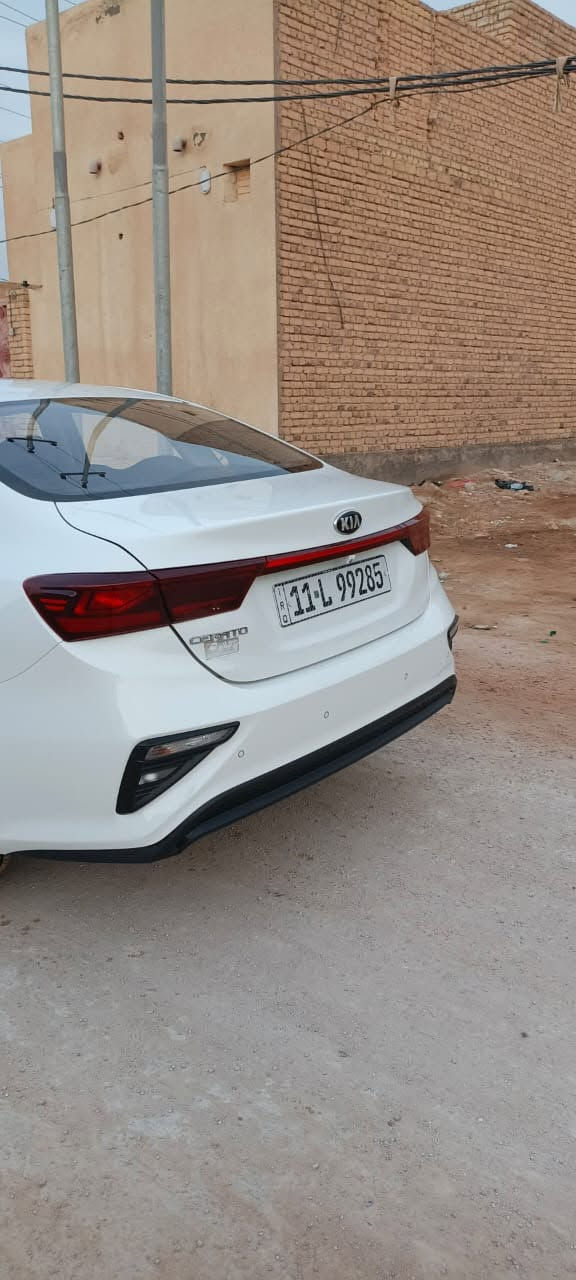 سيراتو موديل 2021رقم بغداد جديد محرك 1600ماشيه 95 حداديه جديده  تخم تاير جديد السياره جاهزه من كلشي كفاله عامه السياره فقط بارد صغير  عدد2رقم الهاتف ***********
العنوان الديوانيه  السعر 155وبيه مجال غير متواجد عل فيس
