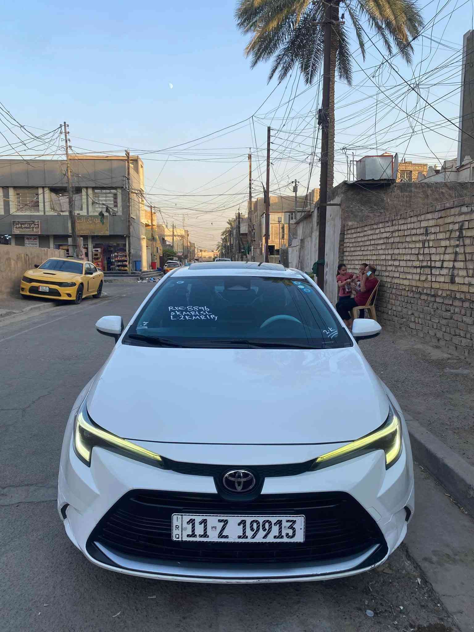 السلام عليكم كورولا شكل الأمريكي هايبرد السياره فول فول  مواصفات بدون اي نقص جاهزه موديل 2025 السياره مكفوله من صبغ وتبديل والحادث مكينه 1800 هايبرد بصمه فتحه فول مواصفات تخم تاير صدر أمامي خلفي كله جديد السياره مغلفه بالكامل عازل حراري السعر 147 وبيهه مجال العنوان بغداد حي الجهاد ‭***********‬
