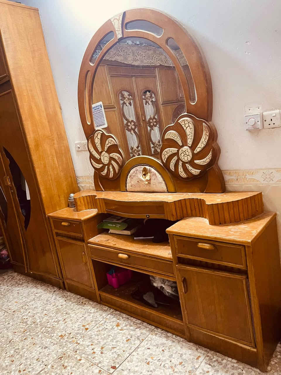 غرفة نوم مستعمل نجاره للبيع بسعر ٧٠٠وبيه مجال قليل للاستفسار الاتصال *********** مكلف بالنشر
