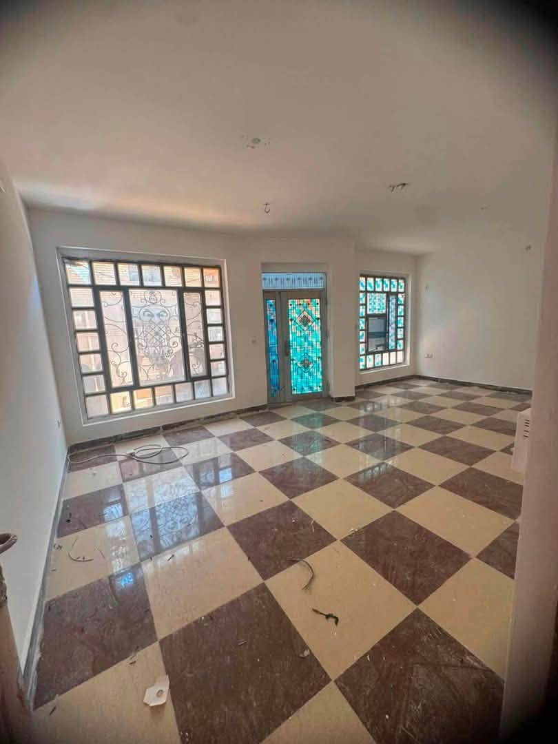 #للايجار في السيدية
🔴

📍 الموقع: السيدية – منطقة الكهرباء، شارع الضباط

📐 المساحة: 150 متر

🏡 مواصفات العقار:

🔹 مدخلين

🔹 4 غرف نوم

🔹 صالة

🔹 مطبخ

🔹 خدمات

بدل الايجار الشهري : مليون ونص 

"

📞 ***********
