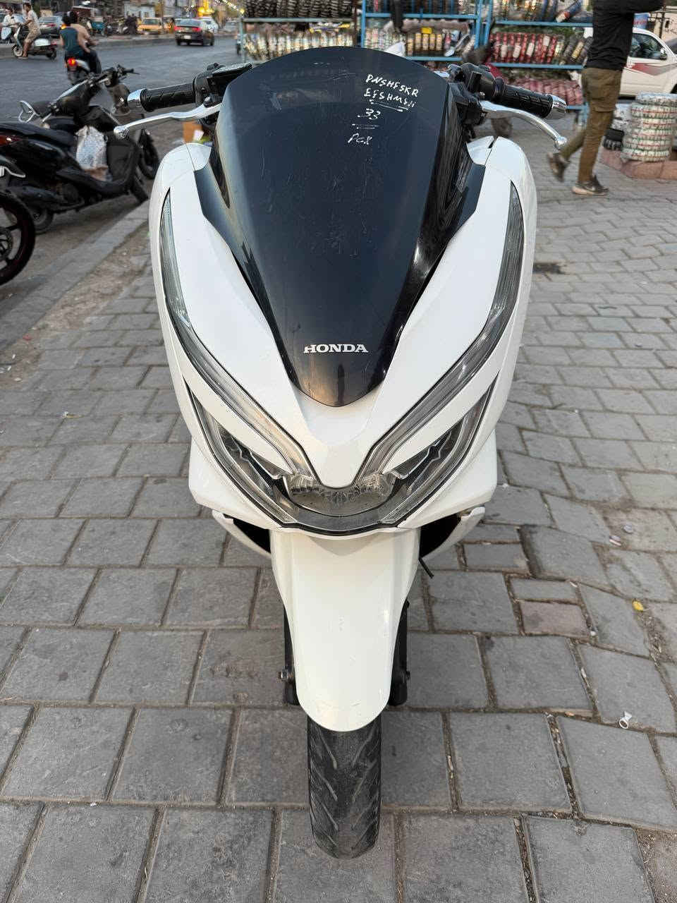 ‏سلام عليكم
‏جيل ثالث كوري PCX
‏مكينه 125 
‏ماشيه 27 الف
‏مكفوله كفر ومكينه 
‏دراجه جديده مابيها نقص 
‏السعر 13 ونص ورقه 
‏العنوان بغداد حي البتول قرب فلكه حي النصر
‏واتساب اتصال *********** 📱
‏
