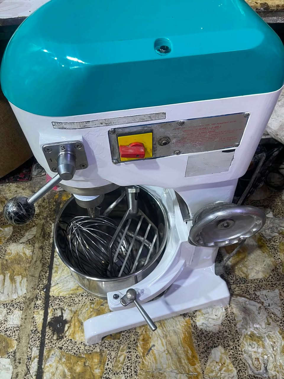 غراض للبيع خلاط اكنتوب محول انفينتر يسحب 3ال4انبيرات وعندي خلاط 40لترماليزي مبراشه نستله وطاوليات بقلاوة 16طاولي هو وعربانه وعندي كاصوصه بقلاوة مربعه ومدورة لاستفسار على رقم ***********
***********مكاني بغداد

