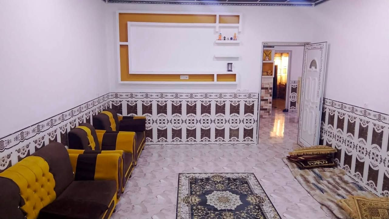 🏡 للبيع بيت مميز  بسعر 55 مليون فقط مساحة 200 م² 📍تكريت _الفرسان مقابل جامعة تكريت 
✨ مواصفات العقار:
▪️ غرفتين  نوم 5*4
▪️ ربعة استقبال بمساحة 7×4 م.
▪️ صالة واسعة بمساحة 6×5 م.
▪️ مطبخ بمساحة 6×3 م.
▪️ صحيات داخلية وخارجية.
▪️ ممر يحيط بالبيت.
▪️ كراج .
▪️ بناء بأساس راقٍ ومتين وقريب من المدارس و جامعة تكريت . 
📍 تكريت _ الفرسان _مقابل جامعة تكريت 
مجاور الملعب فرصة مناسبة للسكن والاستثمار.
📞 للاستفسار والمعاينة:
***********
