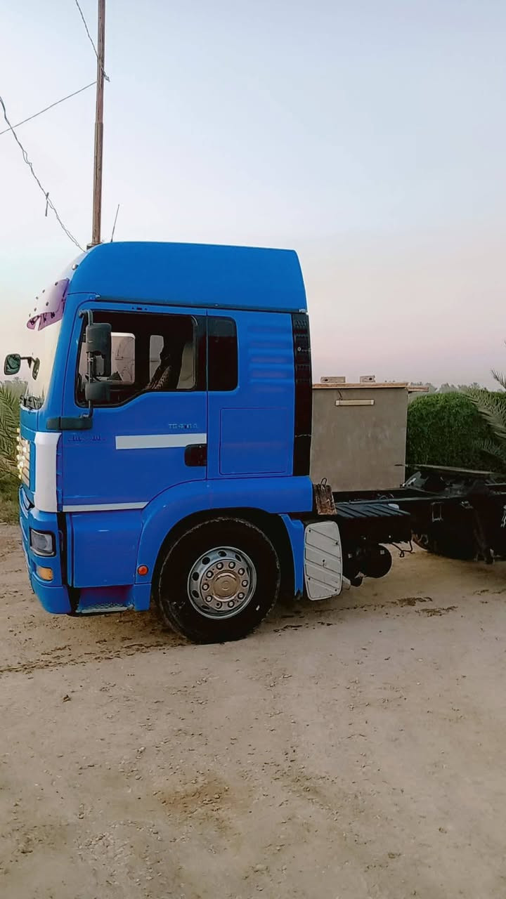 السلام عليكم سياره مان للبيع موديل 2001 محرك 410 كير عادي محرك بي بخار بس ماينقص سياره مسبعه  تحويل ثاني يوم مربوطه قلااب سنويه مجدده 2030 السعر 80 مكاني بابل المسيب اني مكلف بنشر وهاذه رقم اتصلو عليه ***********
