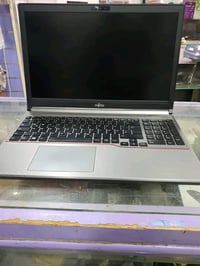 فوجيتسو • i5-4300M • ٨جيجابايت