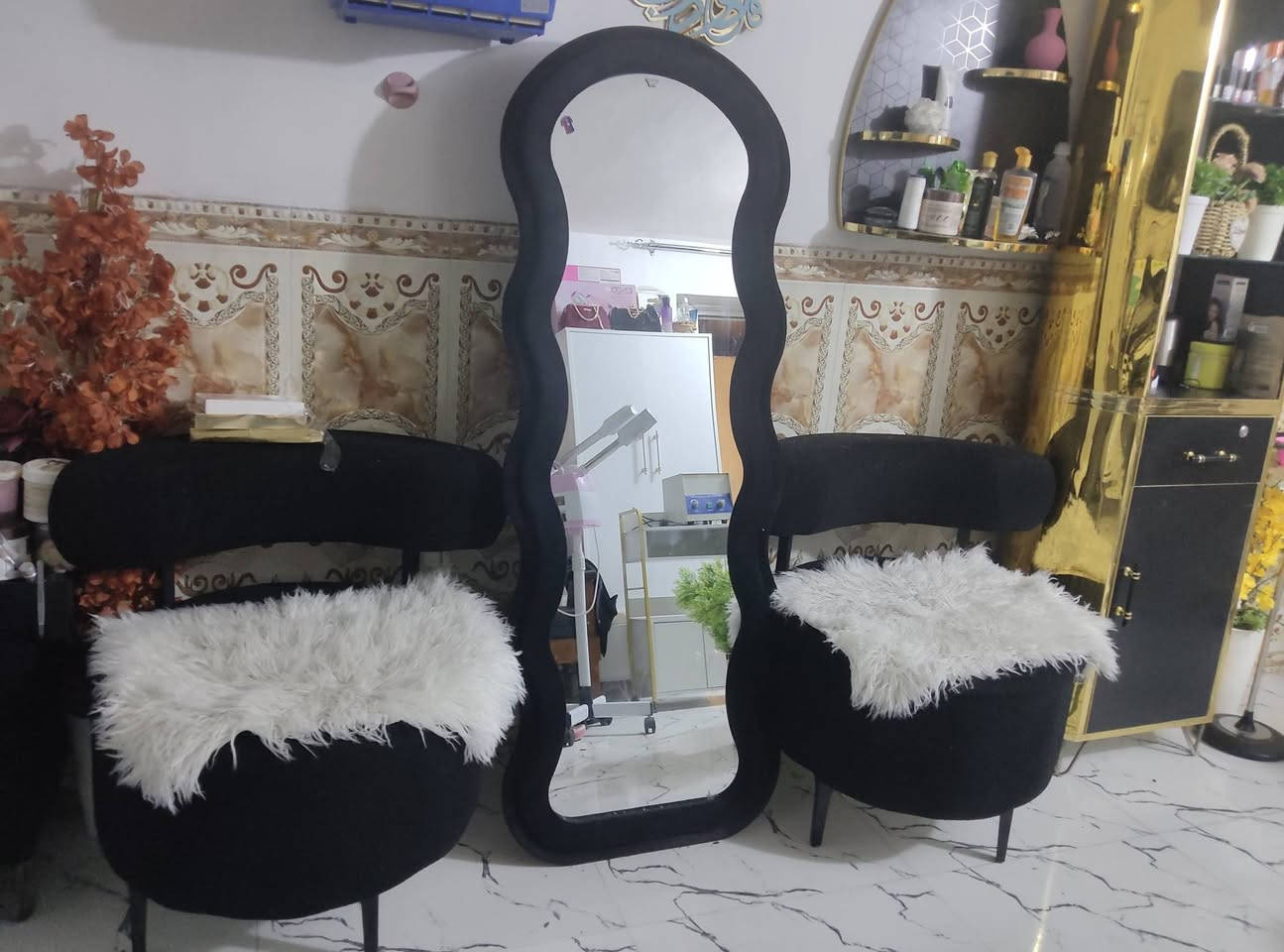 جهاز بخار ب٤٥ 
عربة ترولي بيضة ب٧٥
كرسي جلد التمساح اسود
عربة سودة ب٢٥
العنوان بغداد حي جهاد قرب مطار بغداد
رقم الهاتف ***********
