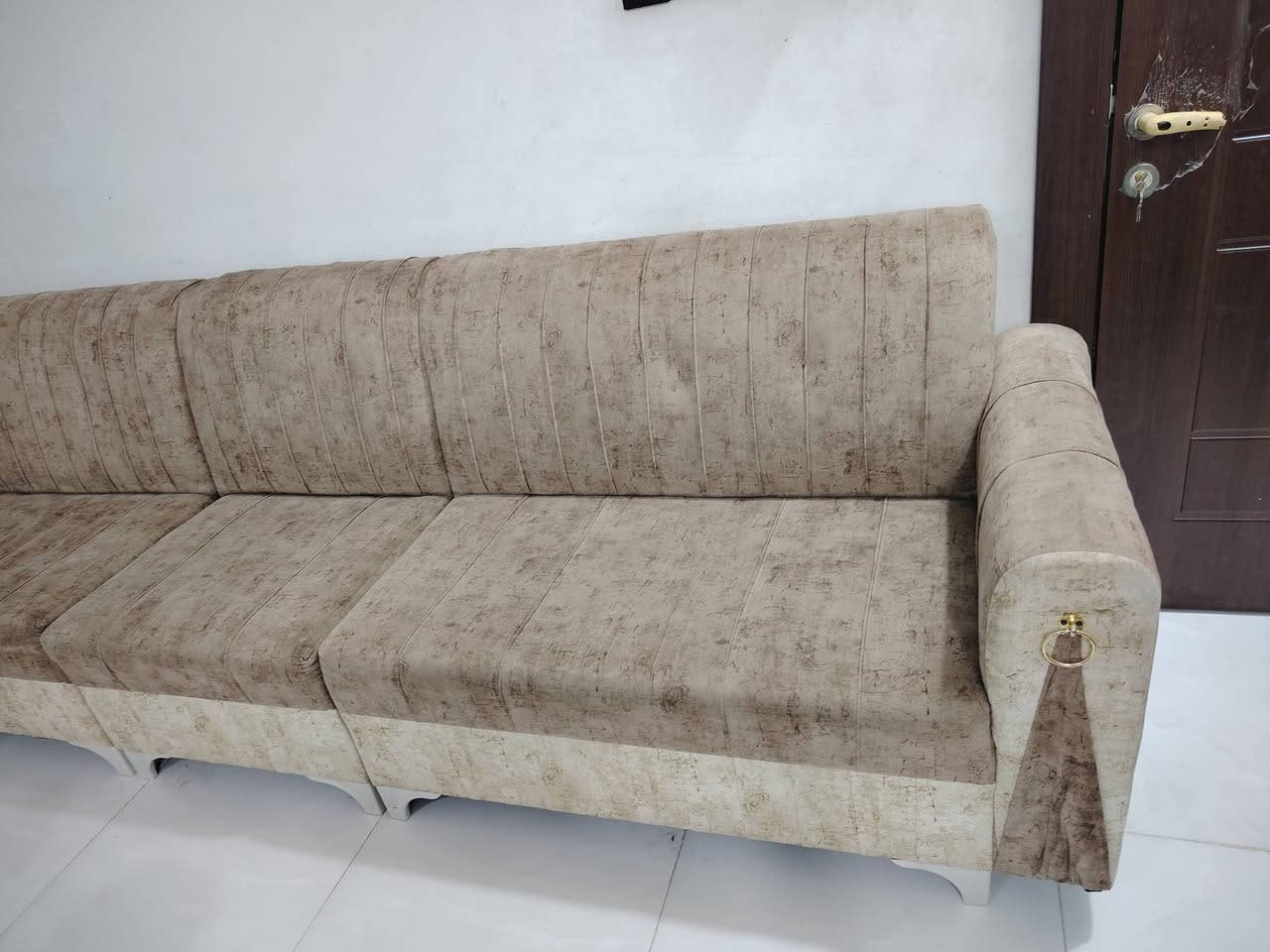 السلام عليكم طخم مستعمل اخو الجديد ما بي اي عيب شرط وخشب عراقي ثقيل. شغل درجة اولى ١١ متر السعر ٤٠٠ الف للاتصال ***********. واتساب بي

