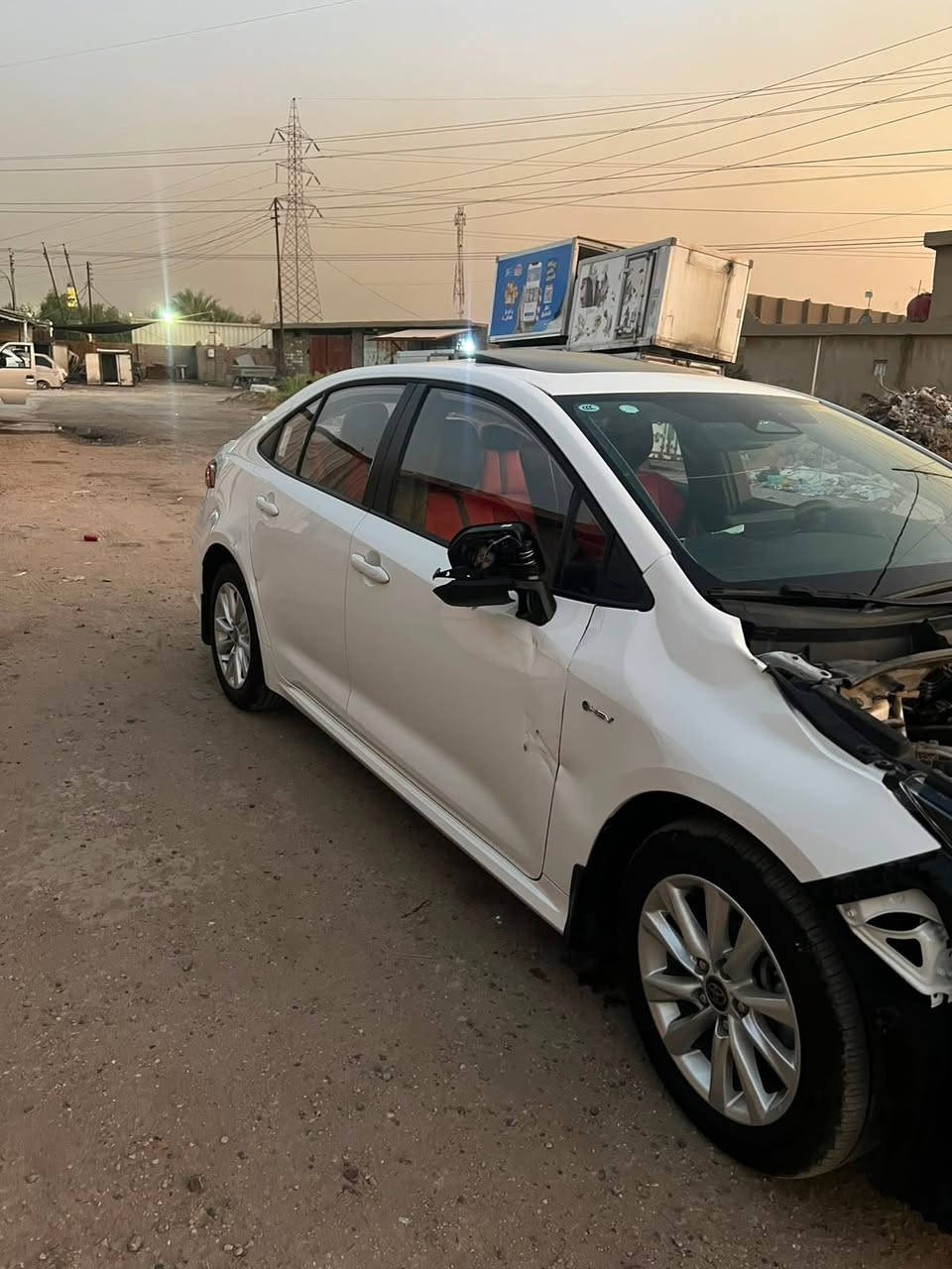 سلام عليكم كورلا ٢٠٢٤
هايبرد فول داخل احمر 

بيها حادث وبيع على وضعها 

سابقاً مكفولة شغالة السيارة 

*********** ماشيه ١٥ الف
