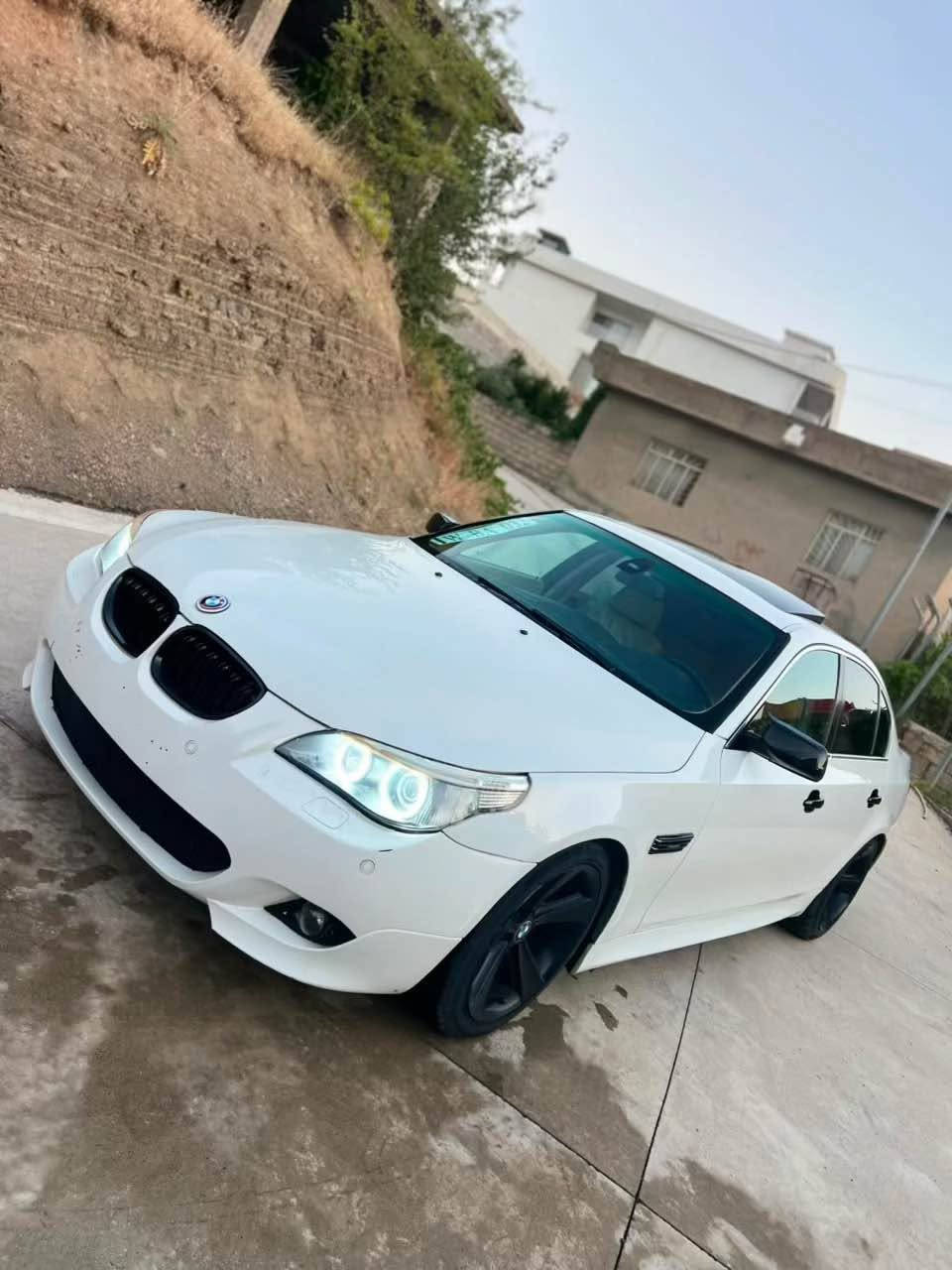 2006- BMW E60 530i NOZL KURT 
نؤزل كورتي 530 
بيلاد M
سلايد
دمعامى و دوّسه كراوهته M5 ستايل بالّى سه ر سندوق دانراوه
باترى نوىّ
لايت زينون
دهحم وليدراوى نيه  سقفو عيجام به شرت مه نه فيسته كيرٍ ومه كينه و
كاره بايات به شه رت سعري 58 تؤزيك مه جال 
T.B: براويه
***********
*********** سوران, أربيل
