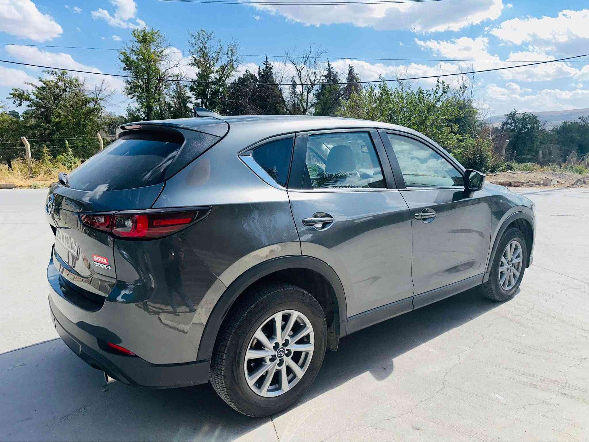 مازدا cx-5
مۆدێل 2023ڕەنگ نەوتی
سەنەوی و بەراد و هەزە هەمووی تازەیە هەتا 2030
ڕەسمی حادیسەکەم داناوە یەک چەمەلخی تەنها ساردە 
٣ پارچە کلێری ئەمریکایە بە شەرتی ئەوەی قرچیشی نەبێت بەس پەمپە
ئێرباگ هیچی نەتەقیوە جگە لە شانی سەکن ئەویش دانراوەتەوە 
فول فول مواسەفاتە تەنها داتاشۆ نیە ڕادار و سنوق شەفت و سڵایت و ئیتر فولە
مەکینە ٢.٥ بێ تۆربۆ مرخوب 
تەنها 28000کیلۆ متر ڕۆیشتووە سفرە سەیارەکە 
سەیارەکە لە بازیانە هی معرز نیە 
نرخی خوار بازار 175$ معامەلە 
ژ.م/***********
کێ مشتەریە تێل بکا جوابی نامە نادەمە هی من نیە سەیارەکە السليمانية, العراق
