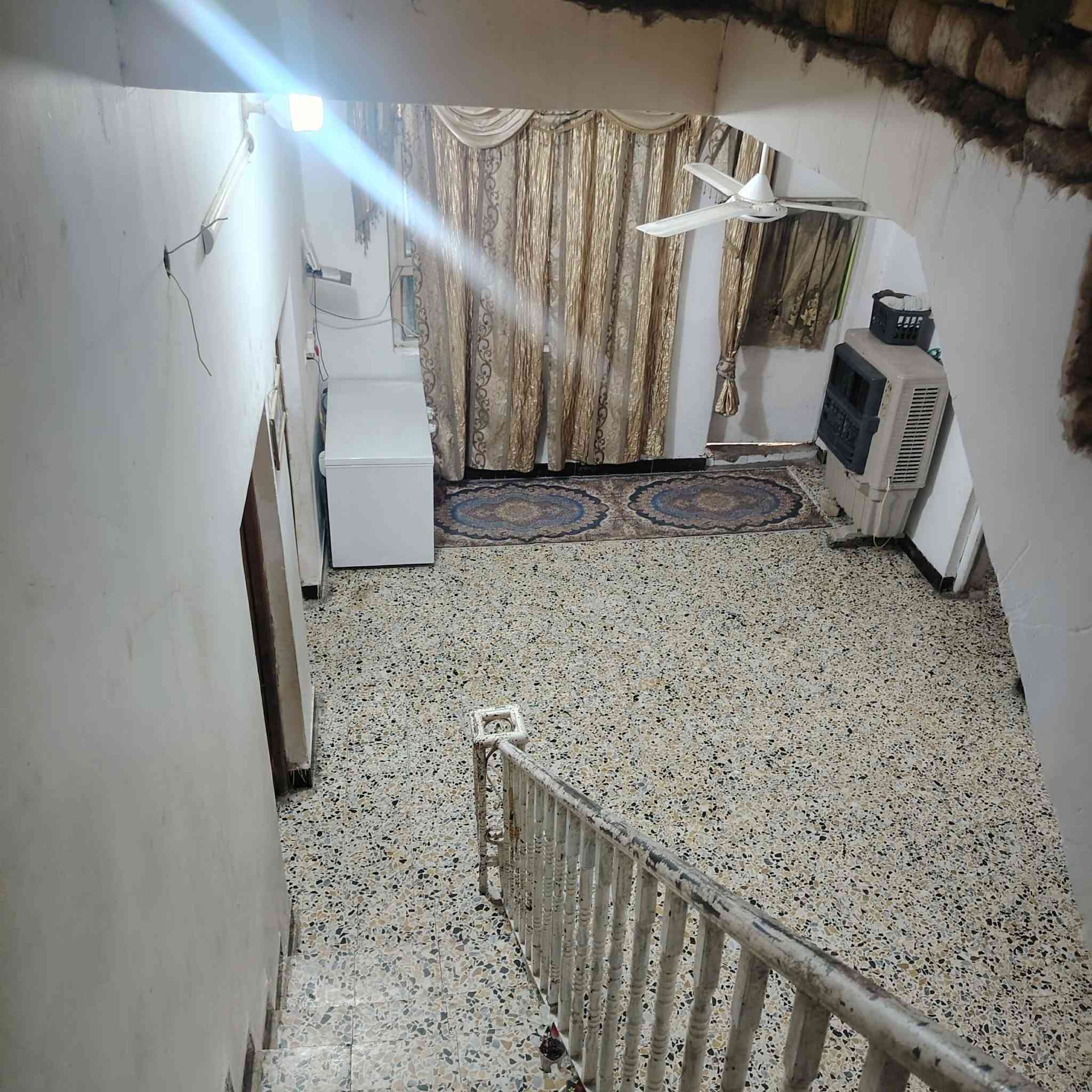 #إعــــــــــلان 🏠

🏠 بيت للبيع – شارع الإسعاف الفوري
📍 شارع 15 – بمربع
👤 من صاحب الملك مباشرة – باسم صاحب السند

📐 المساحة: 200 م²
🏡 يتكون من طابقين:

🔹 الطابق الأول:
غرفتين + استقبال + مطبخ + صحيات داخلية + صحيات خارجية + 2 منوار

🔹 الطابق الثاني:
غرفتين + صالة + صحيات + سطح كبير

النبراس للترويج العقارات 
📍 للطلب والعرض وبكافة أنواع العقارات في محافظة واسط – الكوت
🏠 بيوت | 🏞️ أراضي | 🌾 زراعية | 🏢 تجارية
بيع • شراء • إيجار • استثمار

📌 ملاحظة: التعامل مباشر بين البائع والمشتري، بدون أي تلاعب بالأسعار.

📞 اتصال: ***********
💬 واتساب: 0781233811 

 #عقارات_واسط #عقارات_الكوت #بيت_للبيع #بيع #شراء #إيجار #استثمار
