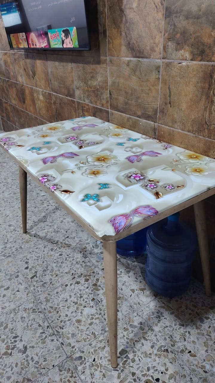 ميز طعام • البياع الشرطة الخامسة