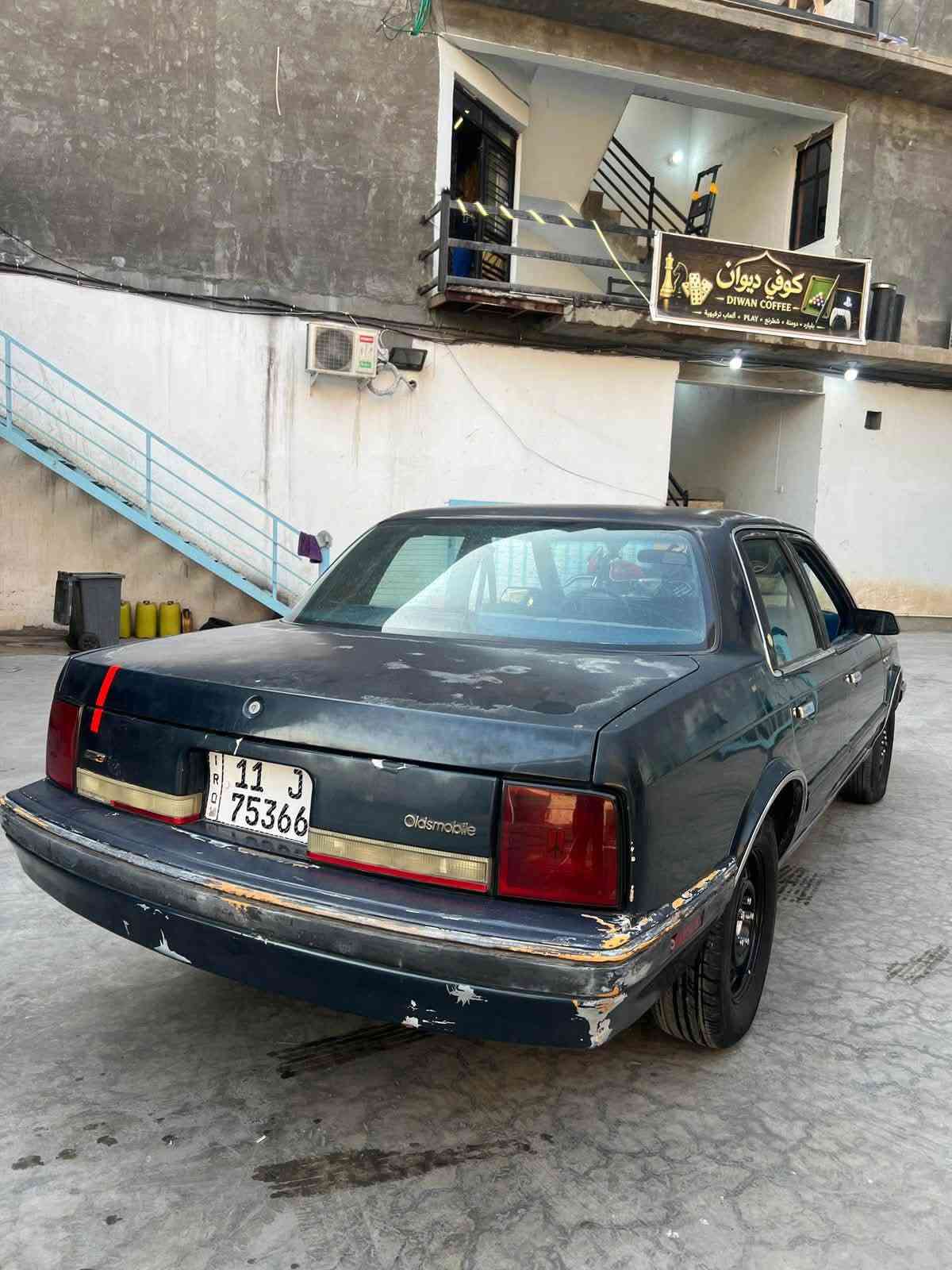 اولدز مديل 90 
مكينه بيها بخار 
حداديه جديده 
تخم تاير جديد 
كهربائيات كلها شغاله
التبريد نقص كمبريسر 
مكانها بغداد 
35 وبيها مجال 
***********
