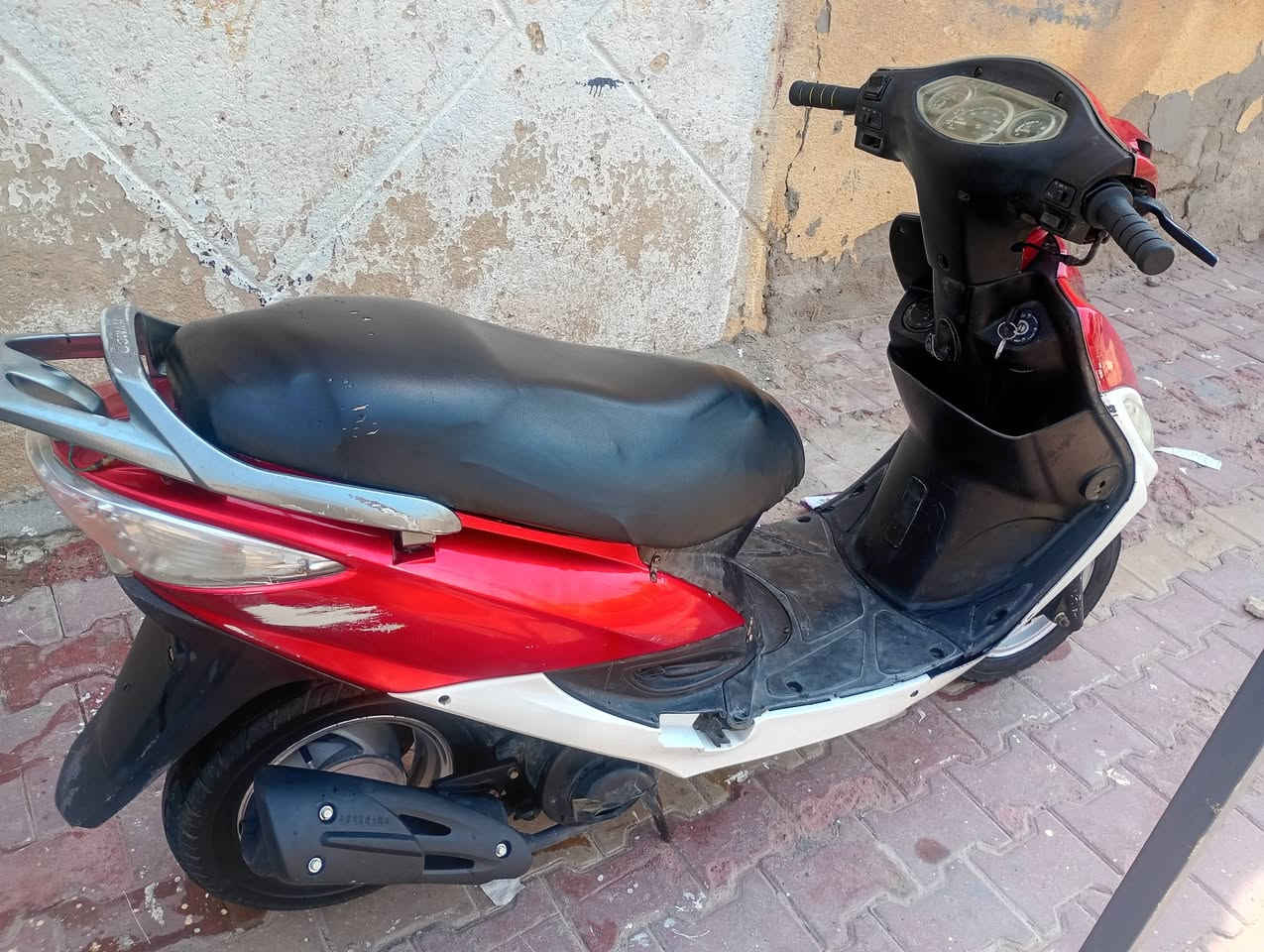 سلام عليكم دراجه كامكو جي فور كابريته  البيع مكاني المجر الكبير مكينه مفتوحه السعر 250وبيها مجال الطيبين ***********
