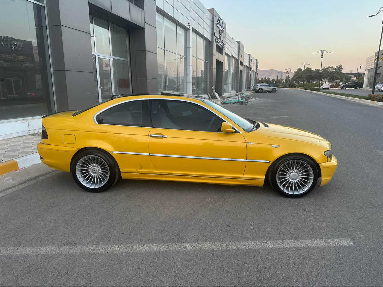سەرەتا بەناوی خوای گەورە                 بی ئێم سةقةر     BMW
موديل ٢٠٠٦ 
سپورت و دوو دەرگا 
پةردة 
سلايد 
كوشن جلد 
ناو زةرد 
سوكان ڤوليوم 
جام كارةبا 
فورميكا 
٣گير 
توماتيك 
عادي 
سپورت 
تةحدید سورعة 
تةبريد لەسەر سیوچ  
لايت ئوتو وزينون 
مةكينةي ٥٢٨  
مەنەفێستی اسڵی و 
کۆدی بۆکراوە و 
بارکۆدی وەرگرتوە 
گيرو مةكينةي مةزبوتة 
سعری ۳٦ گەڵاو کەمێک مجال
بۆ پەیوەندی   *********** السليمانية, العراق
