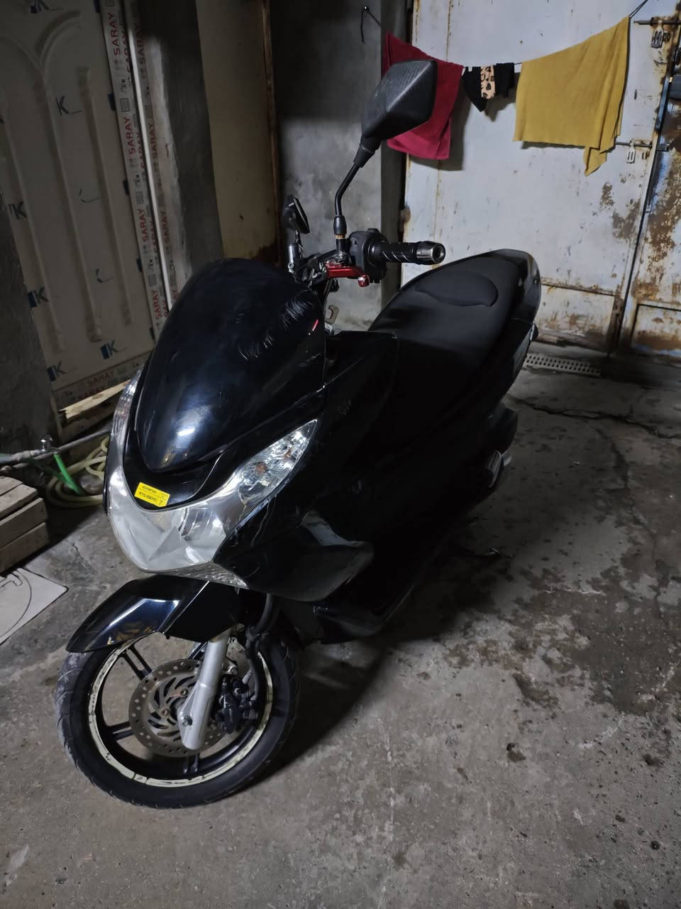 Pcx جيل اول للبيع
مكينة 125
كفرات بلادية 
كهربائيات كلها شغالة 
السعر 1250 وبيها مجال 
بغداد مدينة الصدر 
للإستفسار: ***********
