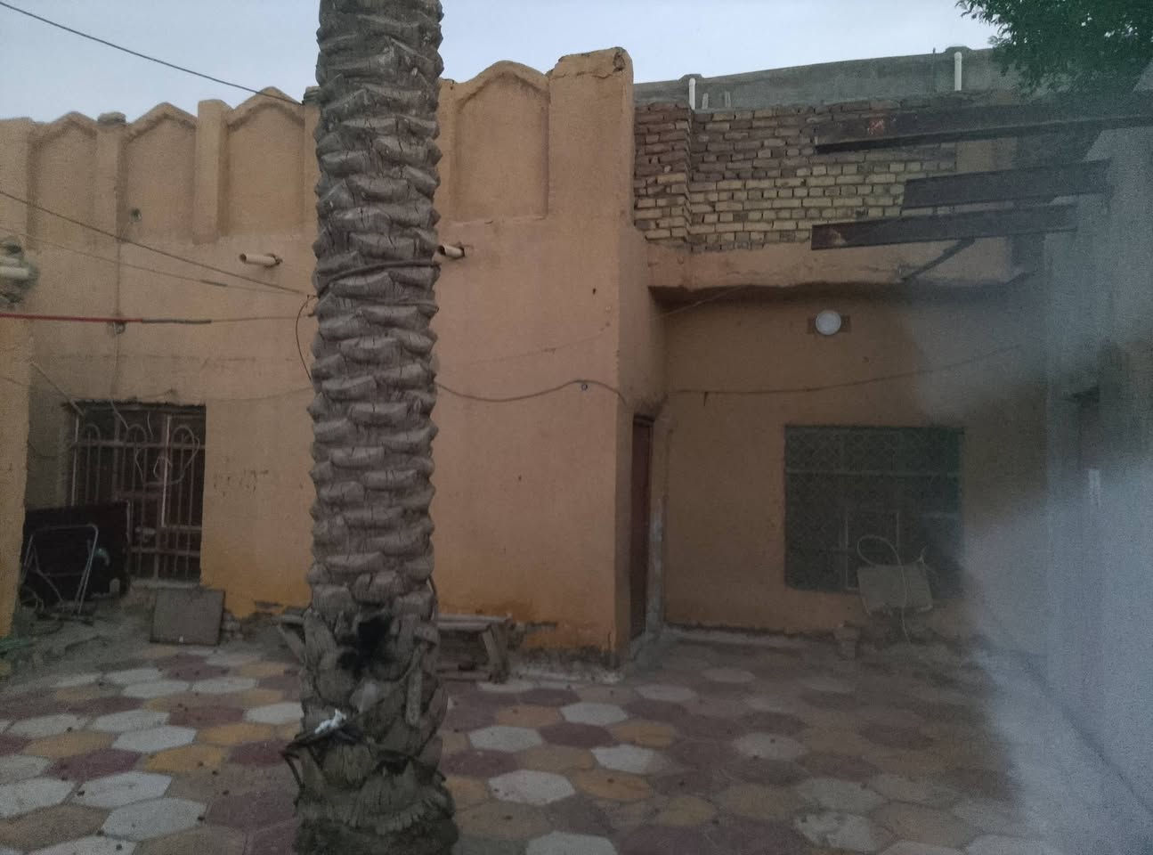 بيت طابو صرف للبيع المساحه 230،البيت يتكون من اربع غرف نوم وصاله وديوانيه وحمامات خارجيه وداخليه 
البيت طابقين العنوان الصوب الثاني يم محطات الماي الارز 
للاستفسار الاتصال ع الرقم ***********
