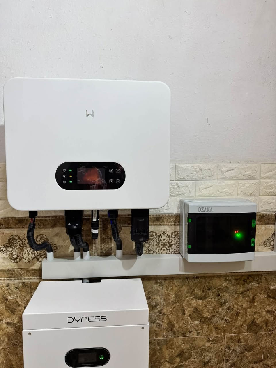 منظومة شمسية • إنفيرتر GoodWe ٨ كيلوواط • بطارية Dyness ١٦ كيلوواط-ساع...