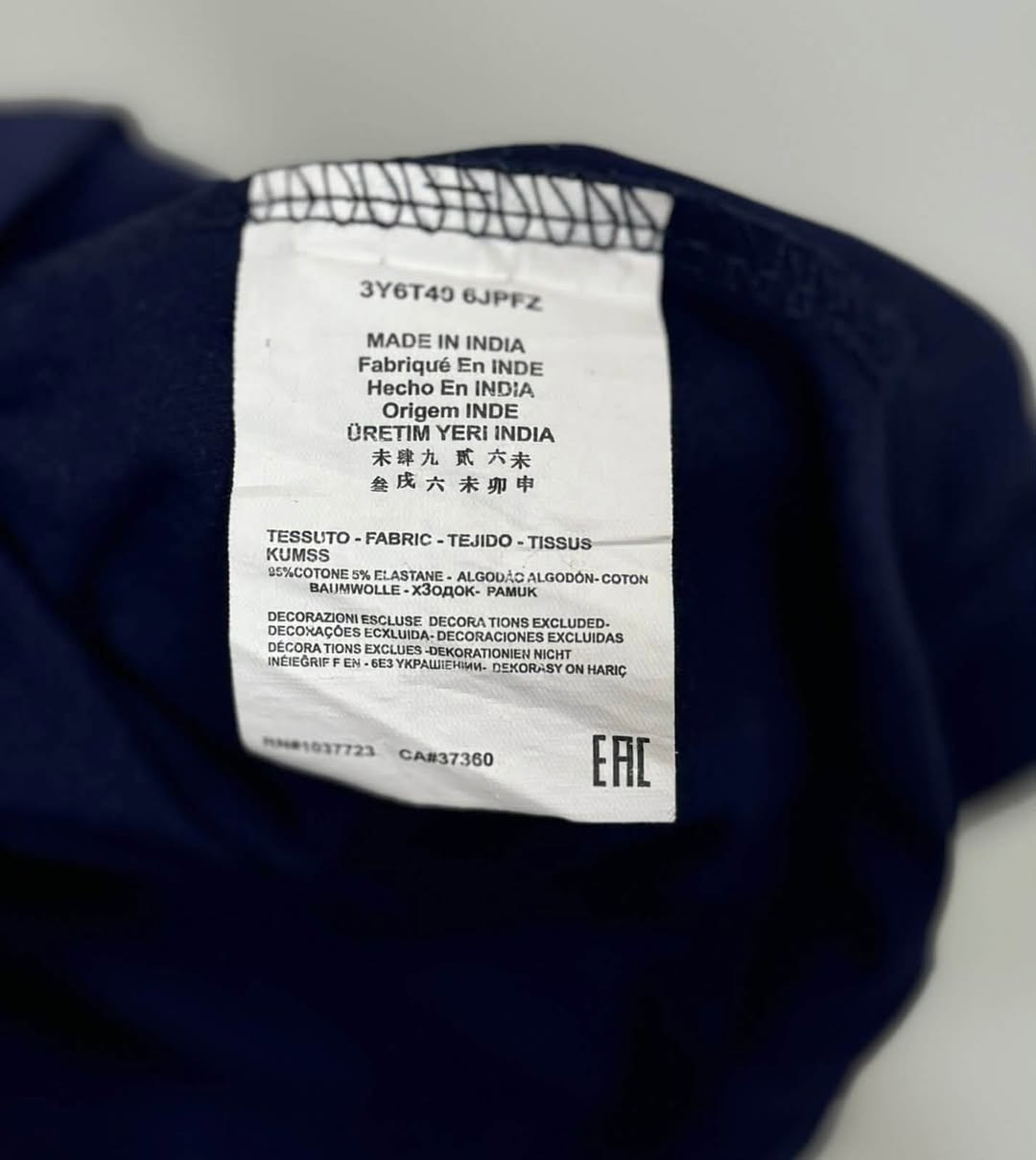 تيشيرت • كالفن كلاين • XL