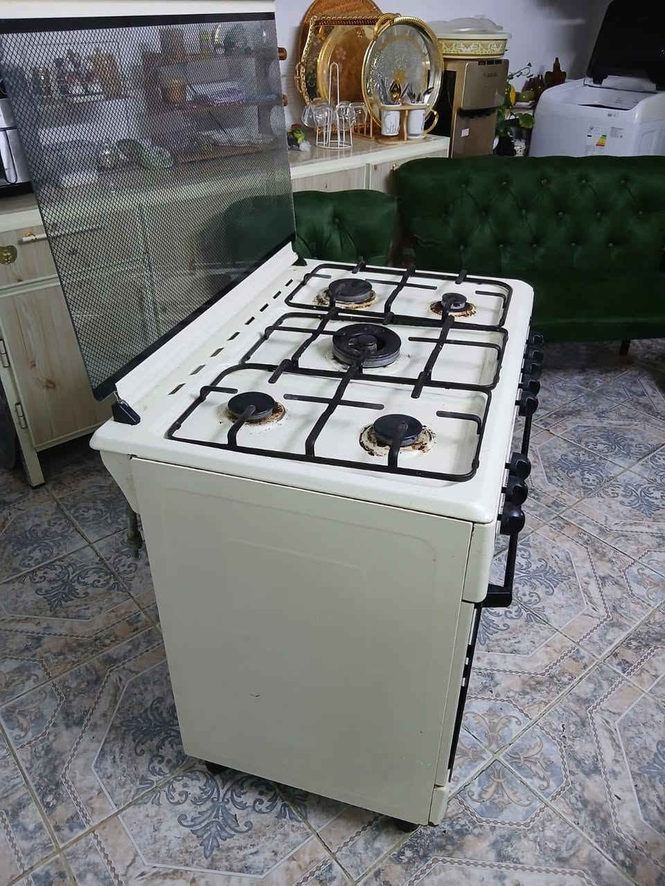 طباخ • خمس عيون • جوادين