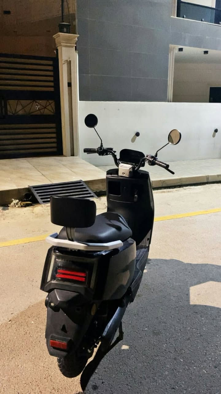 دراجة شحن • نضيفة • بطارية ليثيوم ٢٢ فولت