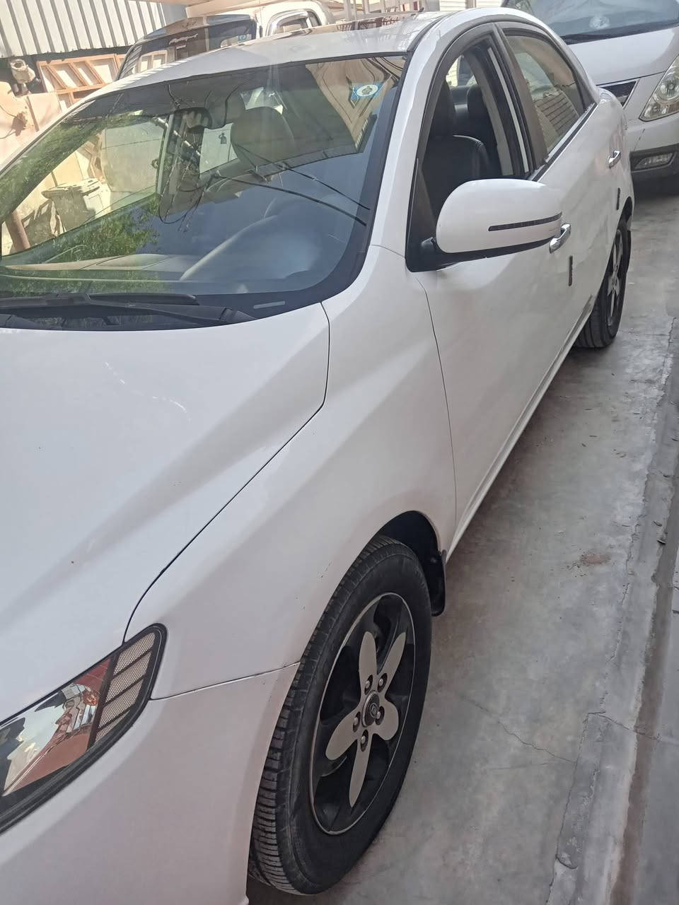 السلام عليكم 
كيا سيراتو خليجي فول مواصفات  ٢٠١٣ بغداد دولي كير ومحرك وصدر مكفولات السيارة مكفولة من الحادث والتبديل بيها صبغ شبرين بالجامرلغ الخلفي وبيها بارد مثل ما موضح بالسونار 
 السعر : ٩٨
العنوان بعقوبة الجديدة
رقم الهاتف ***********
