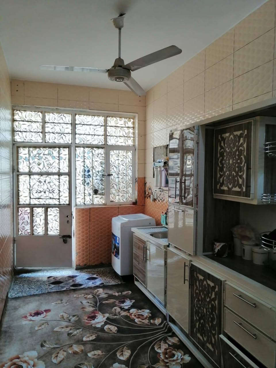 السلام عليكم بيت للبيع طابو صرف
المساحه ١٢٥ الواجهة ٦ وربع والنزال ٢٠
المكان رئاسة العبيدي شارع عشرين  
 قرب أسواق الزيتون
البيت كامل عدا الواجهية
السعر ١٦٠ وبيه مجال للشراي 
للإستفسار  ***********

