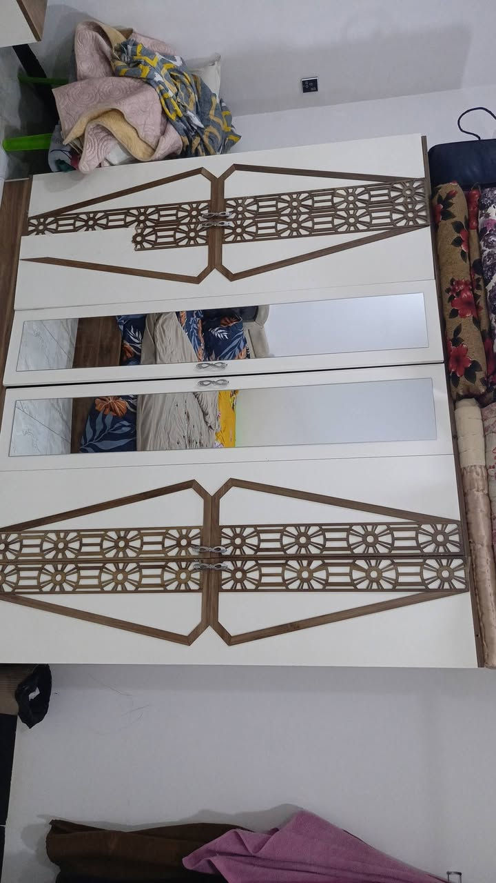 غرفه نوم ٥ قطع نظيفه السعر ٣٠٠ واتساب ***********
