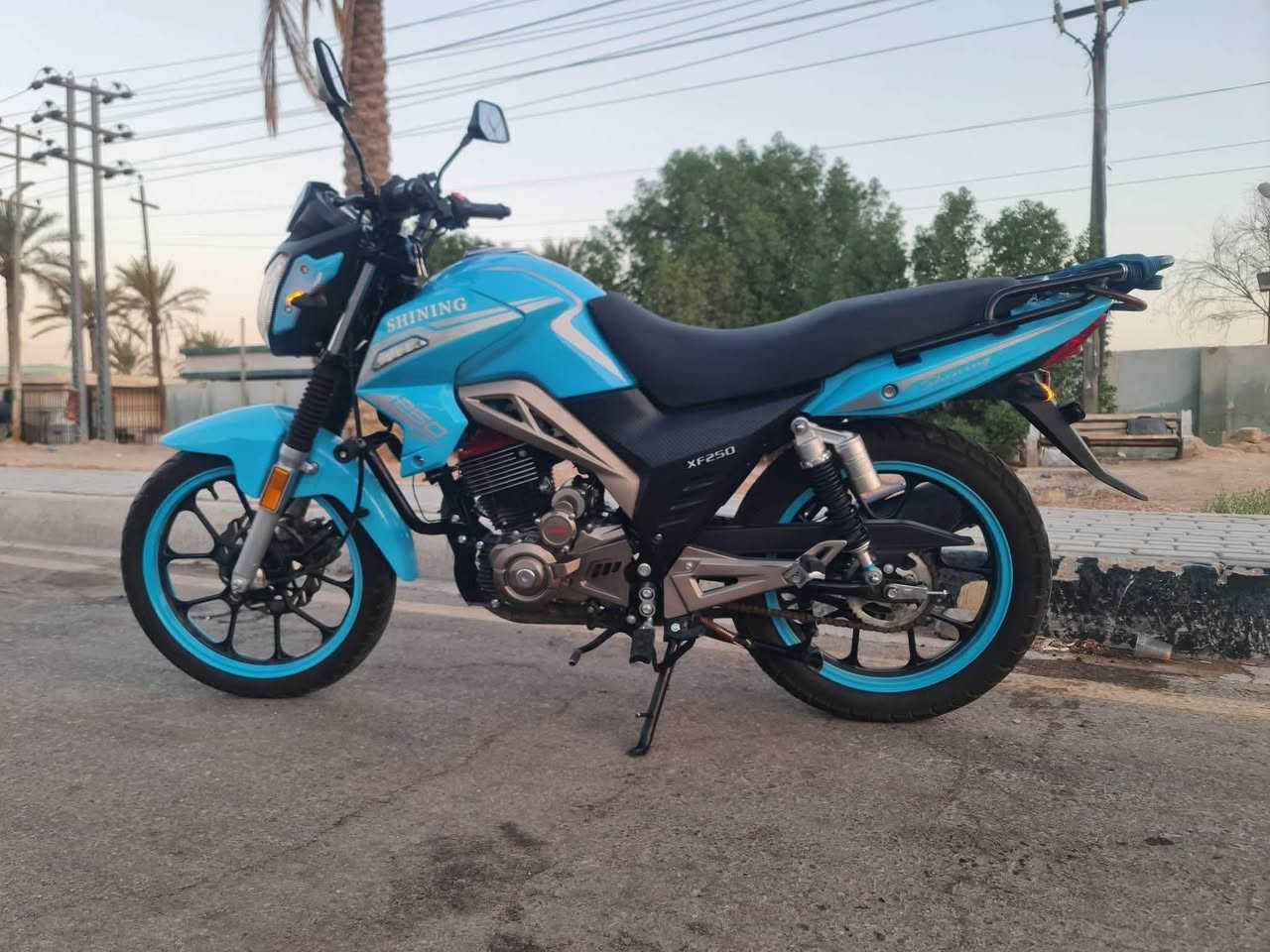 السلام عليكم شاينك موديل 23 250cc أوراق اصولي مو سكنر رايدها ب مليون و 400 قفل على وضع الشركة برغي ما مفتوح دهن اديرله 15 الف كفاله من كلشي رقمي ***********
